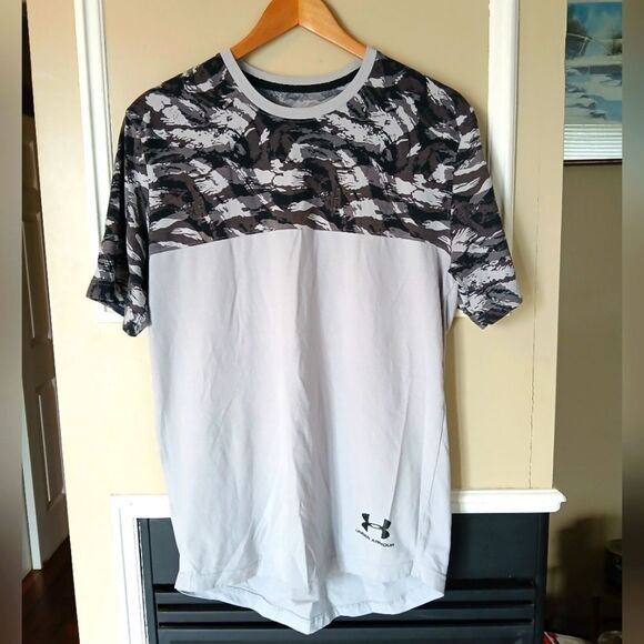 Under Armour Men's Loose Heatgear Shirt Size Medium - Picture 1 of 6